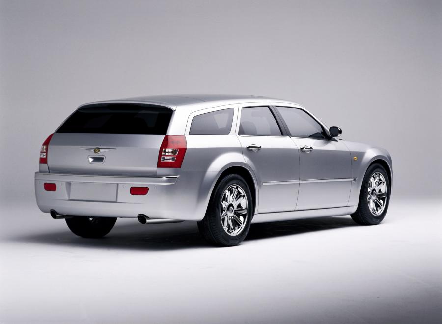  Chrysler 300C Touring Concept (LE) 2003 года  (фото 12 из 17)
